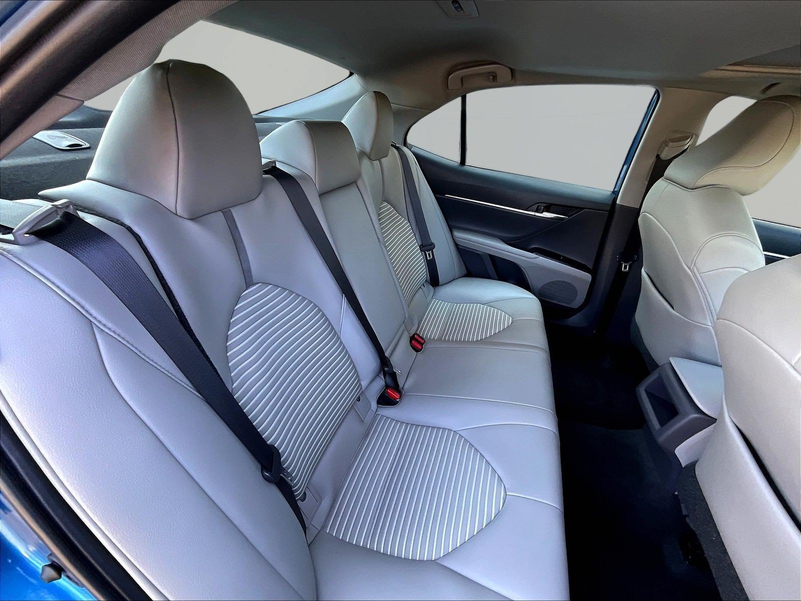 Used 2020 Toyota Camry SE w/ Convenience Package FWD image 25