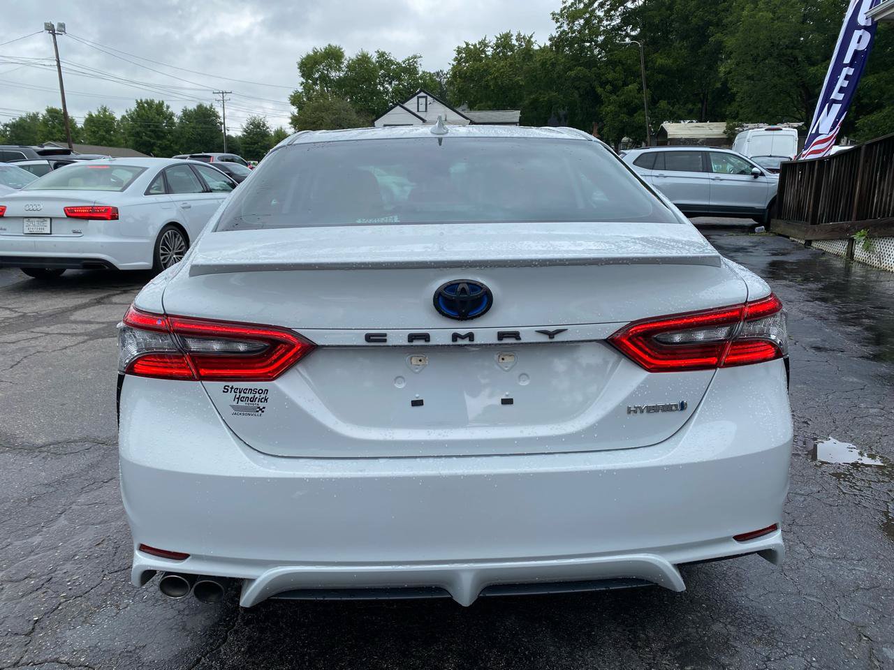 Used 2022 Toyota Camry XSE FWD image 7