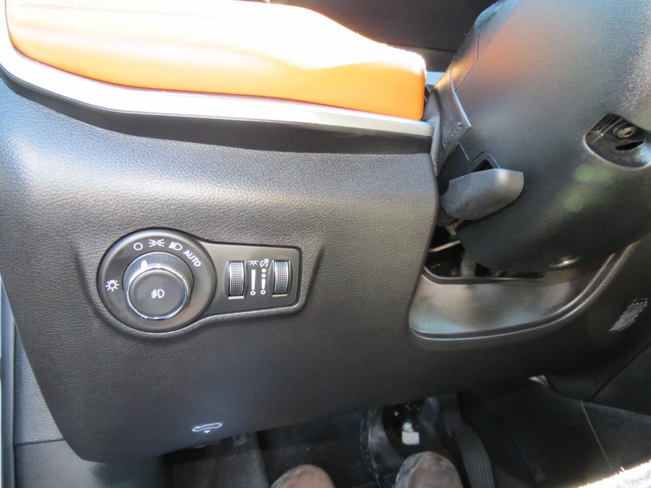 Used 2024 Jeep Compass Limited w/ Sun and Sound Group image 16