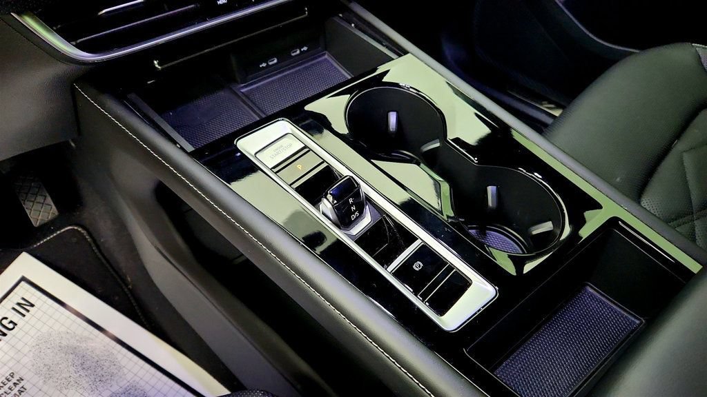 Used 2024 Volkswagen Atlas Cross Sport SE w/ Panoramic Sunroof Package FWD image 17