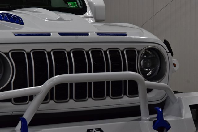 Used 2024 Jeep Wrangler Sahara w/ Safety Group image 9