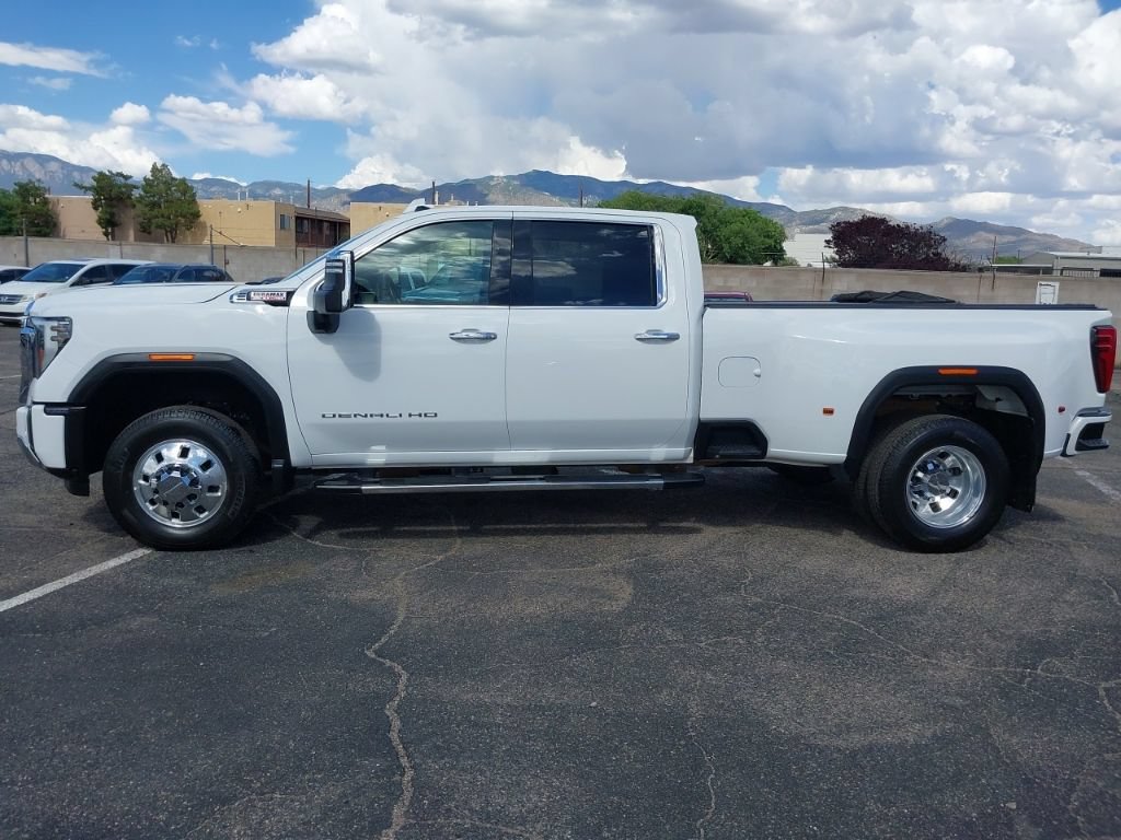 Used 2025 GMC Sierra 3500 Denali w/ Denali Reserve Package AWD/4WD image 2