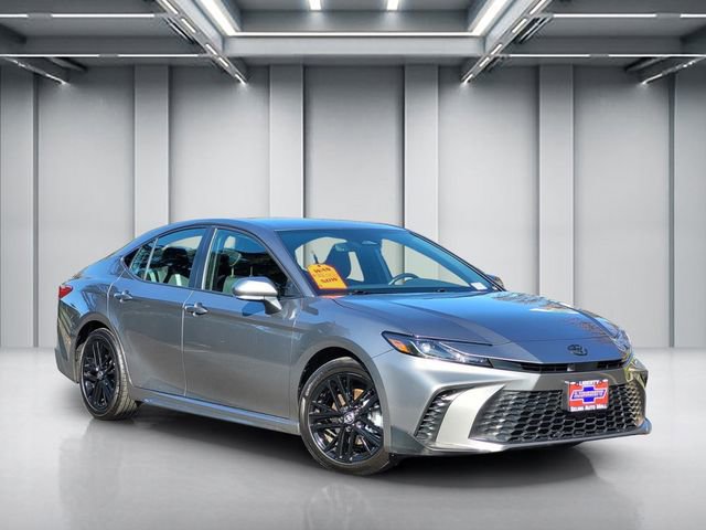 Used 2025 Toyota Camry SE w/ Convenience Package image 1