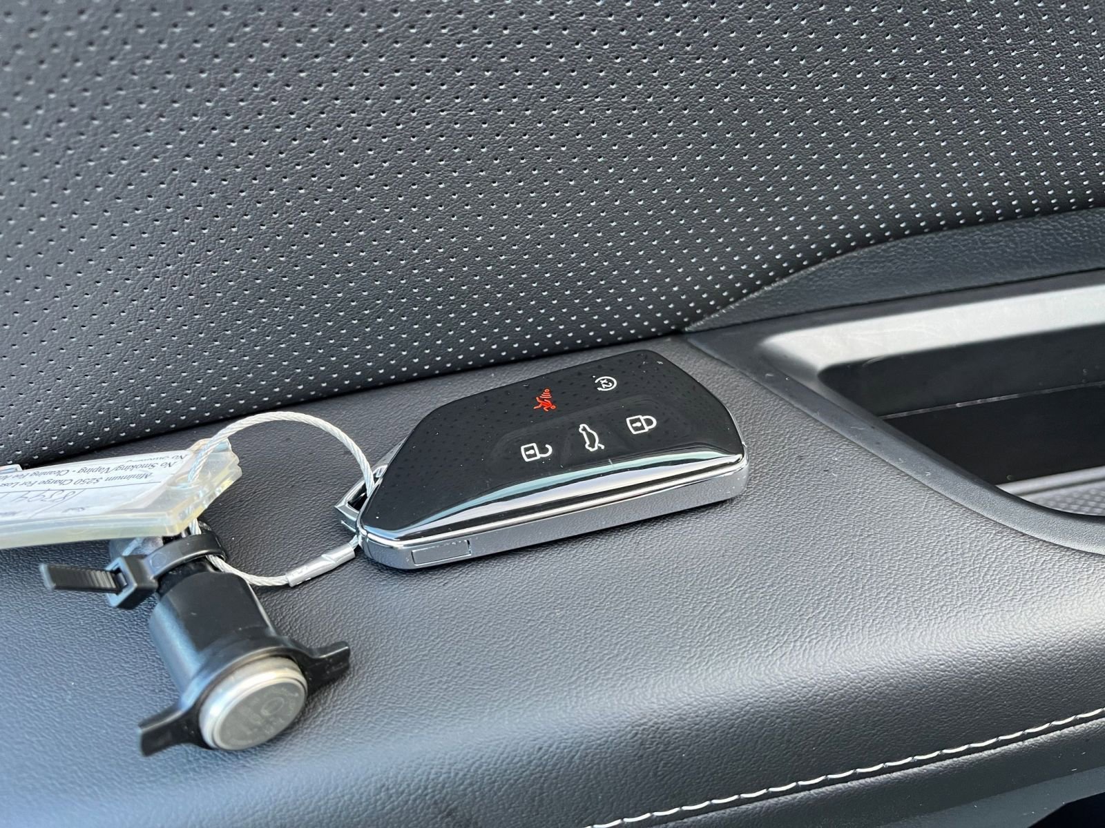 Used 2025 Volkswagen Atlas Cross Sport SE image 22