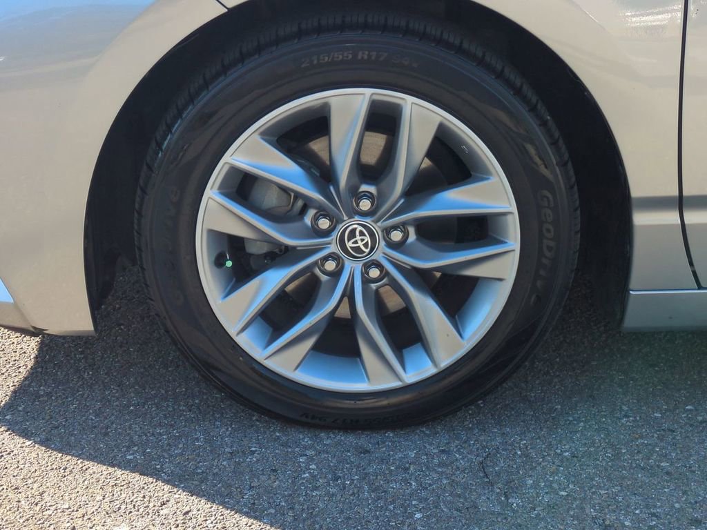 Certified 2022 Toyota Avalon XLE image 11