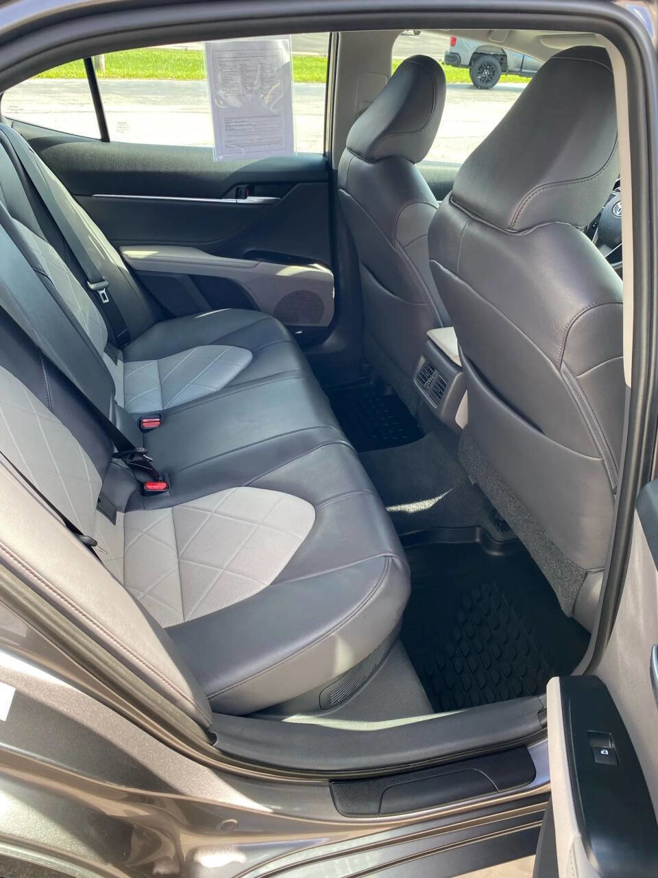 Used 2018 Toyota Camry XLE image 29