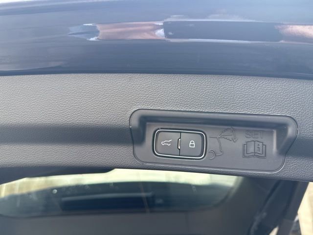 Used 2023 Ford Explorer XLT w/ Equipment Group 202A image 39