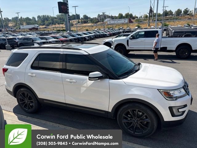 Used 2017 Ford Explorer XLT w/ Equipment Group 202A FWD image 4