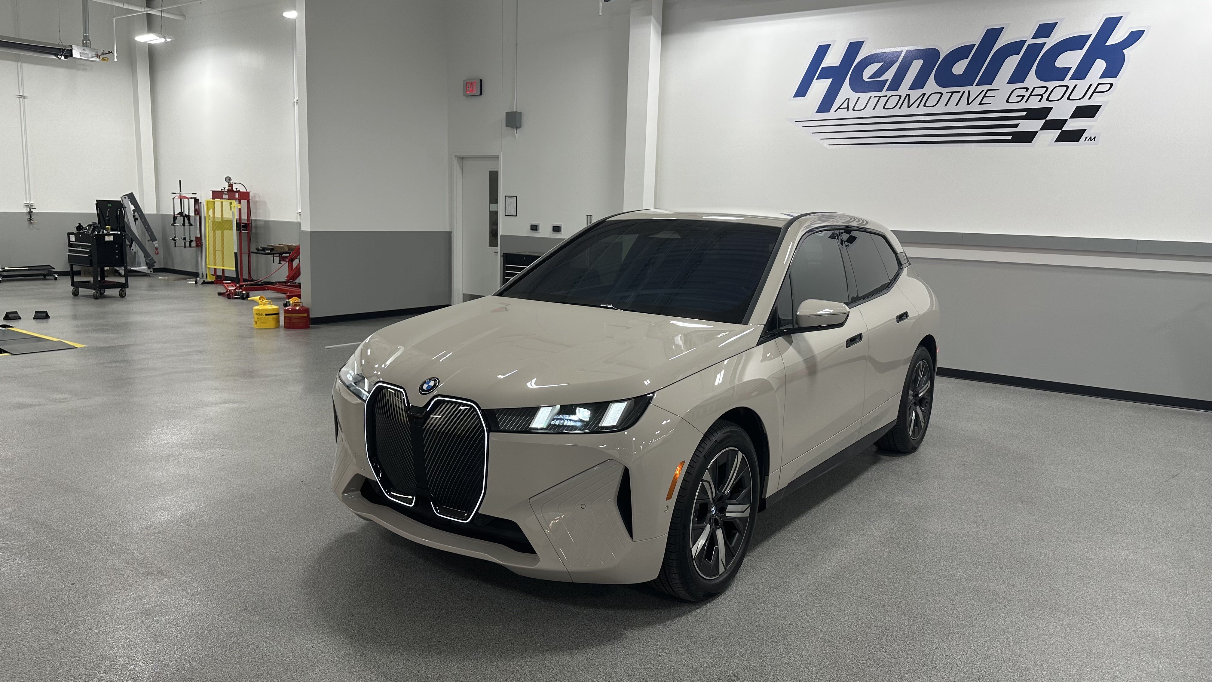 Certified 2026 BMW iX xDrive45 w/ Premium Package AWD/4WD image 5
