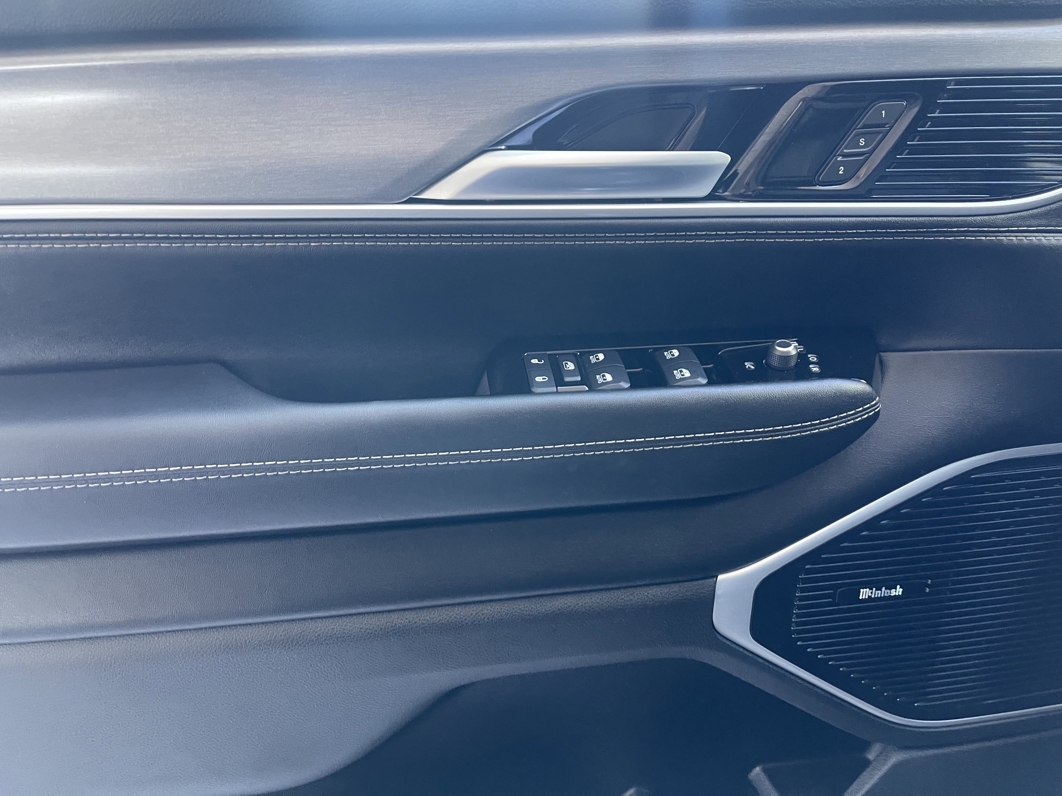 New 2026 Jeep Grand Wagoneer L Limited AWD/4WD image 11
