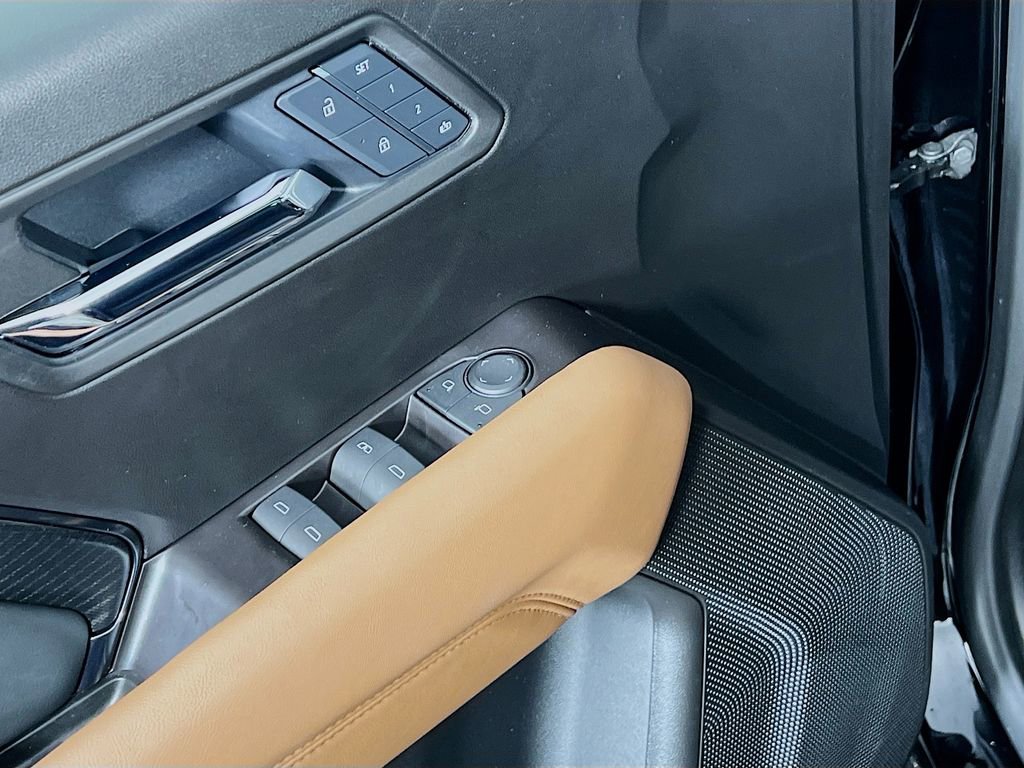 Certified 2025 GMC Canyon AT4 w/ Nightfall Edition image 16