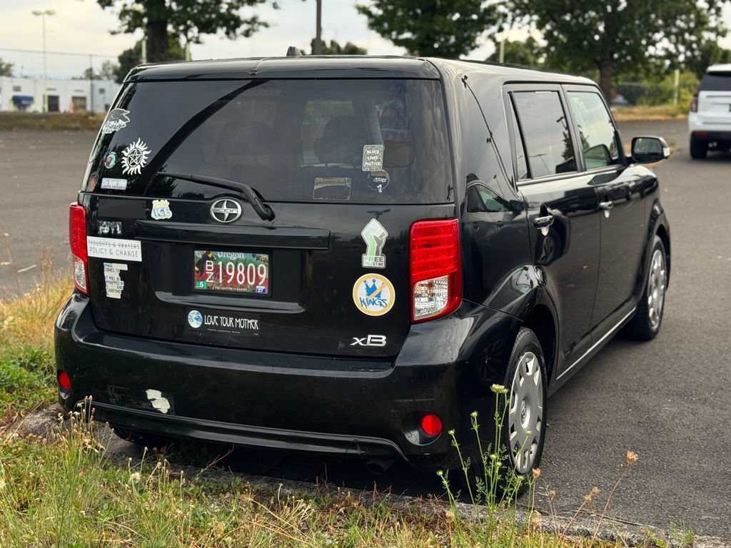 Used 2015 Scion xB FWD image 2