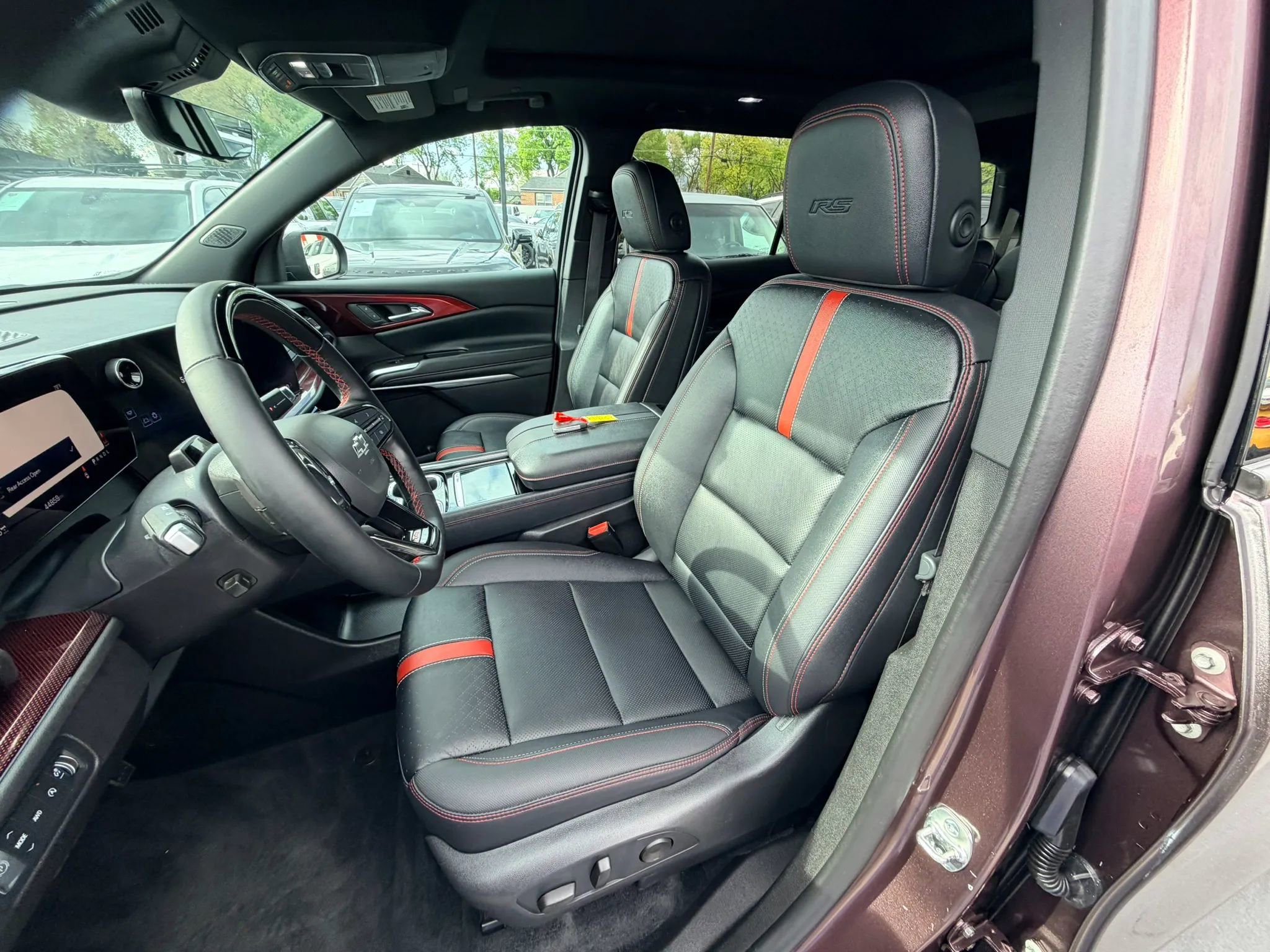 Used 2024 Chevrolet Traverse RS image 11