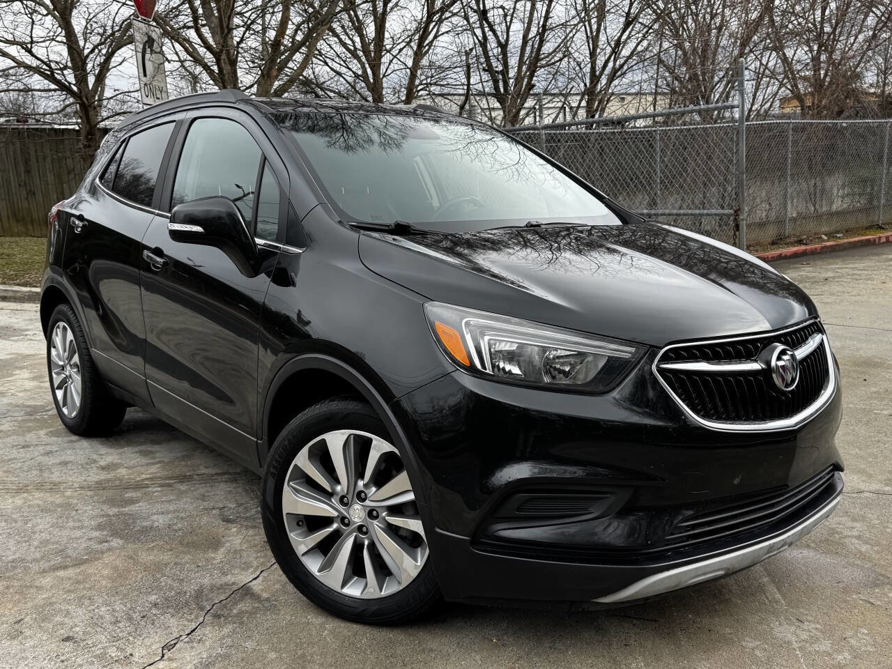Used 2018 Buick Encore Preferred image 3