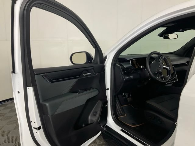 Used 2025 GMC Acadia AT4 AWD/4WD image 24