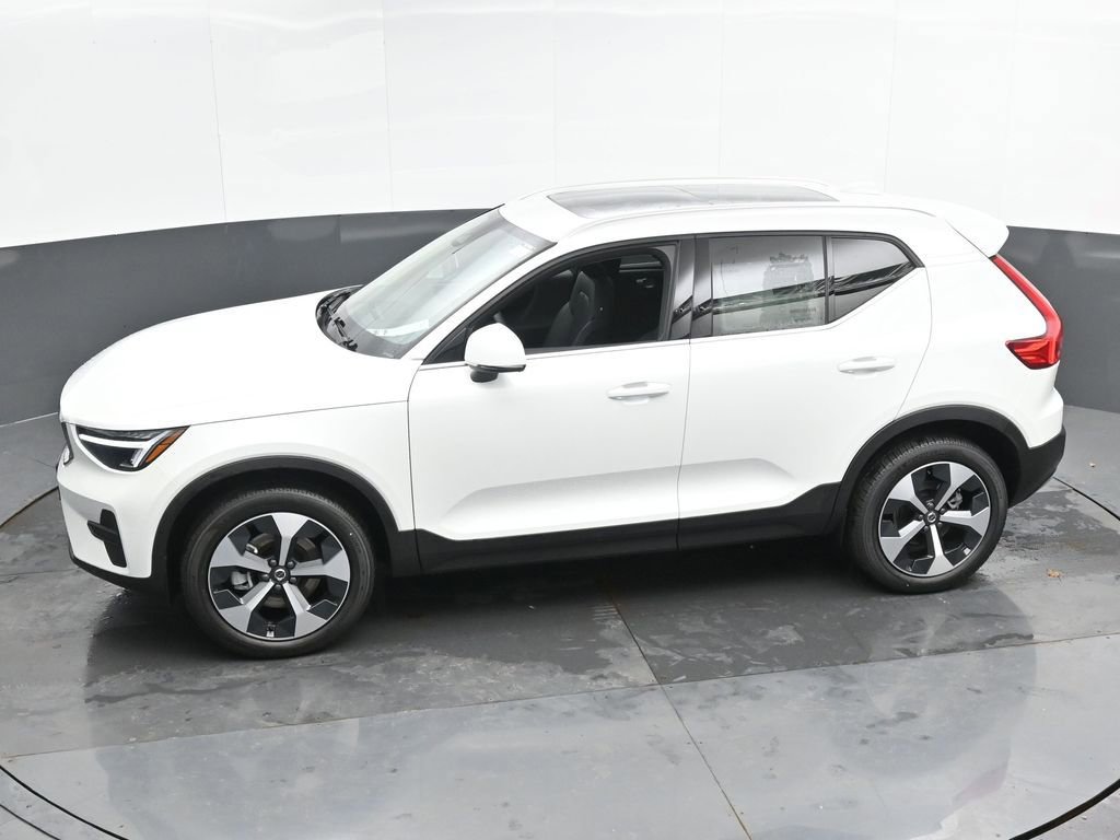 New 2025 Volvo XC40 B5 Core w/ Protection Package Premier image 35