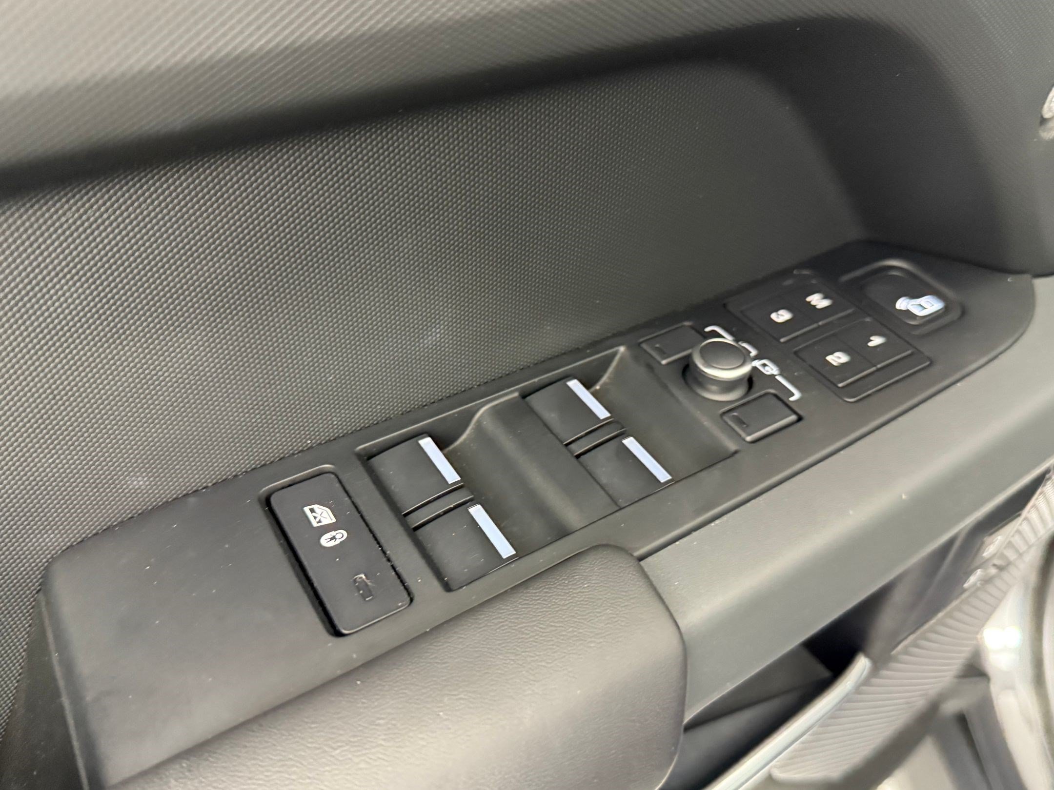 Used 2023 Land Rover Defender 110 X AWD/4WD image 15