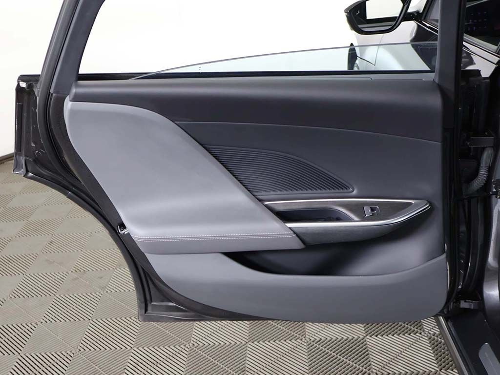 Used 2023 Lucid Air Touring AWD/4WD image 28