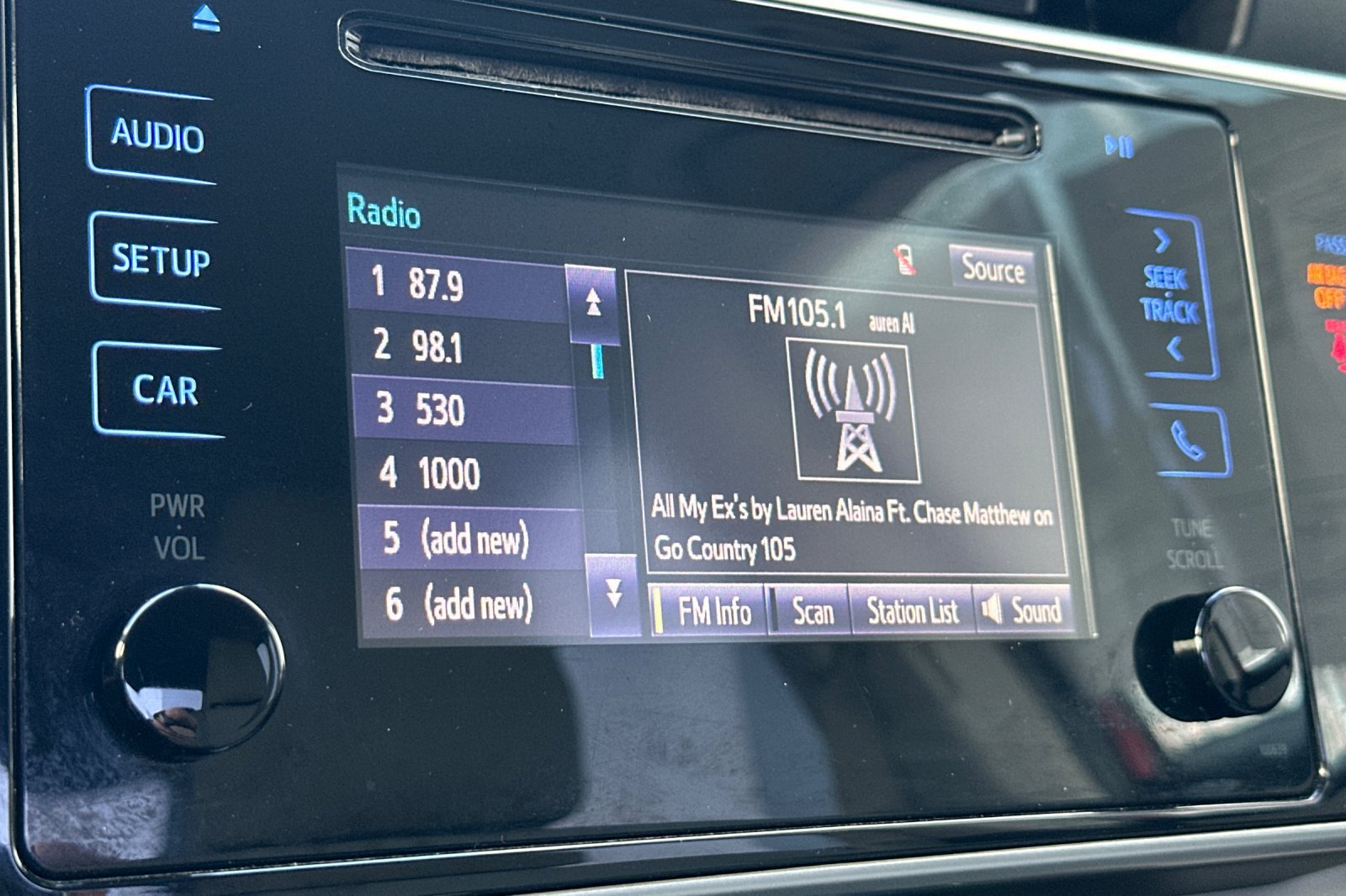 Used 2019 Toyota Corolla LE w/ Carpet Mat Package (TMS) FWD image 18