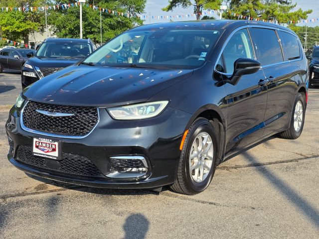 Used 2023 Chrysler Pacifica Touring-L FWD image 5