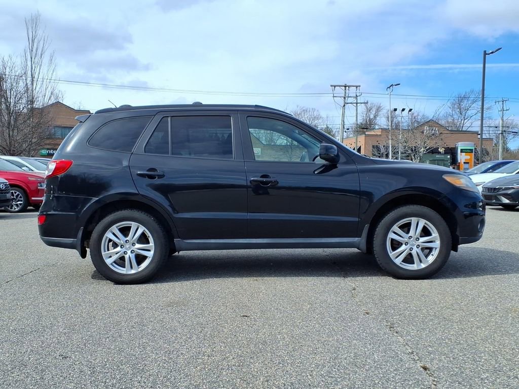 Used 2011 Hyundai Santa Fe SE image 2