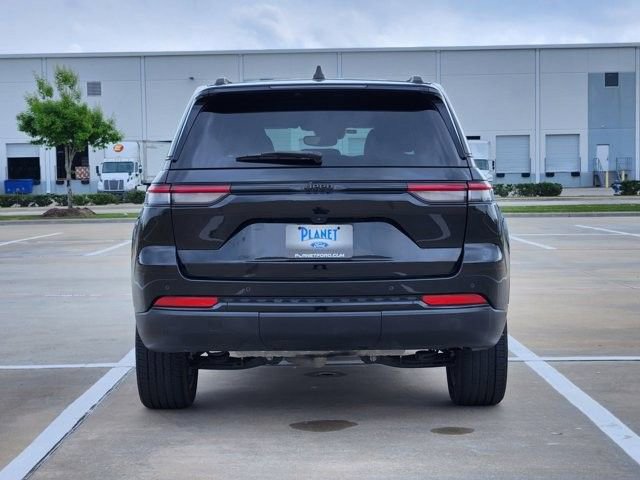 Used 2023 Jeep Grand Cherokee Altitude image 6