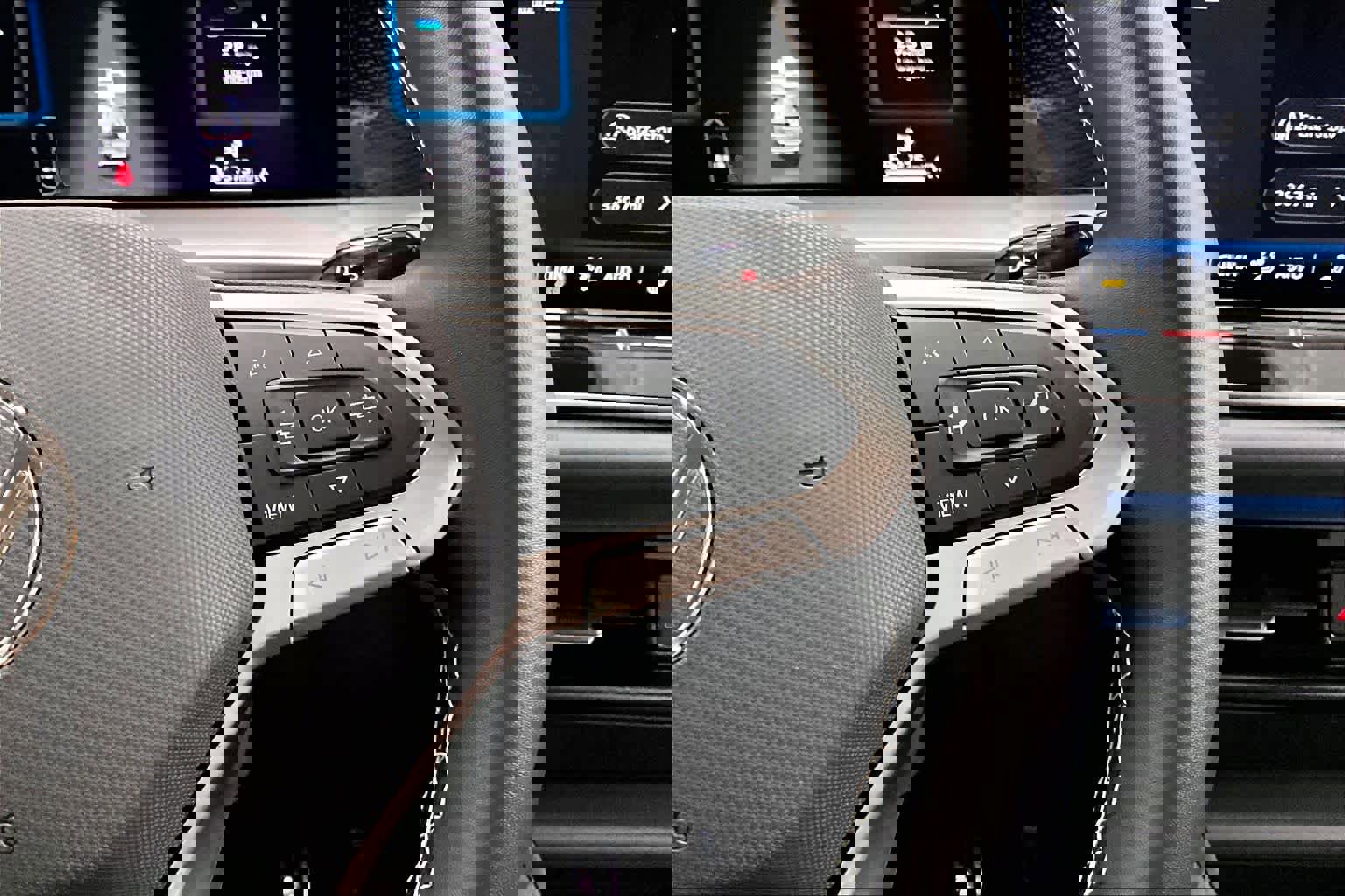 Used 2025 Volkswagen Tiguan SE image 22