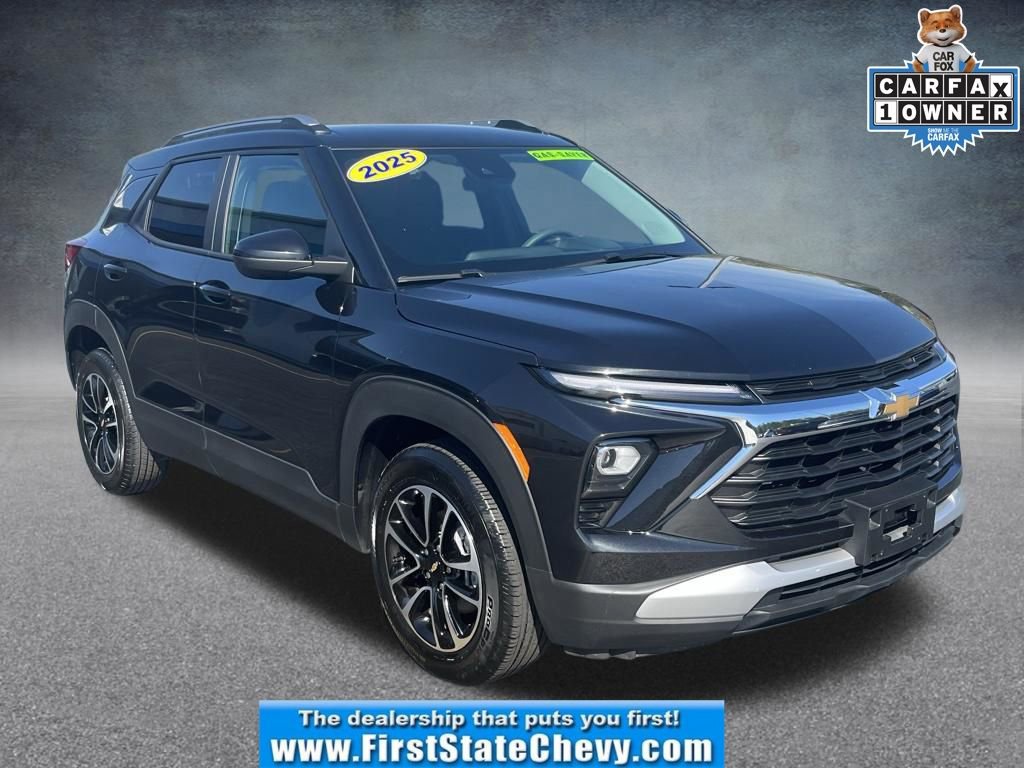 Used 2025 Chevrolet TrailBlazer LT FWD image 1