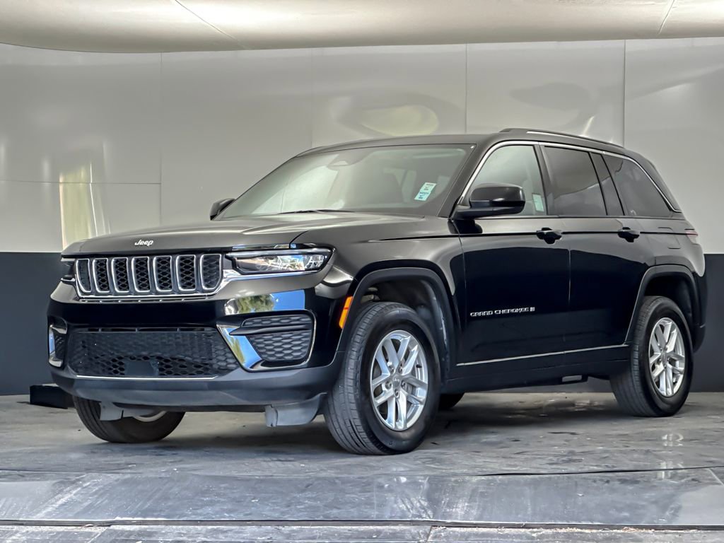 Used 2023 Jeep Grand Cherokee Laredo w/ Luxury Tech Group I AWD/4WD image 7