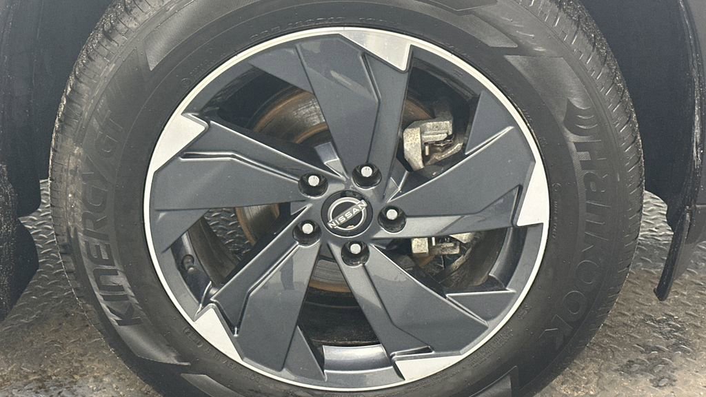 Used 2024 Nissan Rogue SV image 18