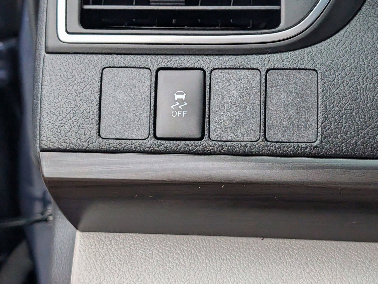 Used 2017 Toyota Camry LE image 8