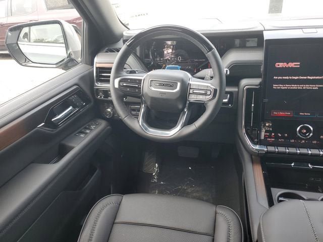 New 2026 GMC Yukon Denali w/ Denali Reserve Package AWD/4WD image 13