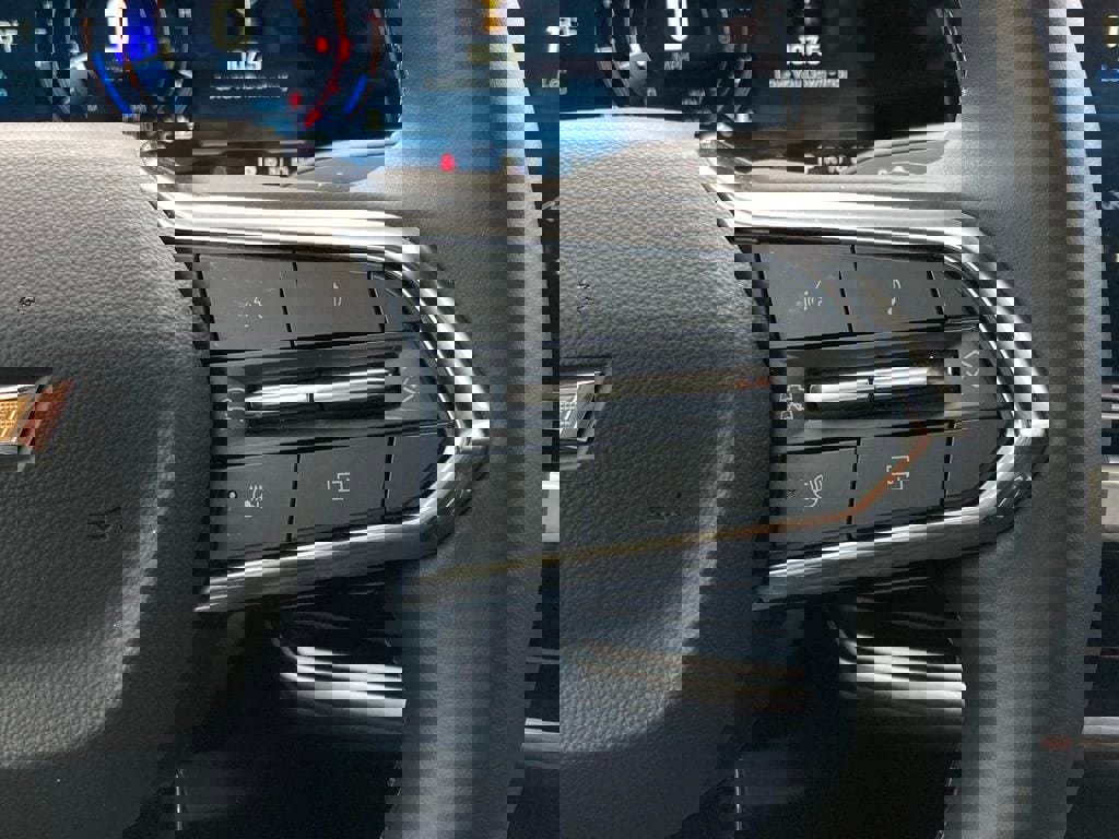 Used 2026 Chevrolet Equinox LT image 16