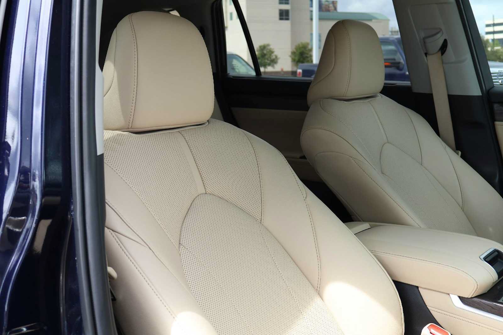 Used 2024 Toyota Highlander Limited FWD image 14