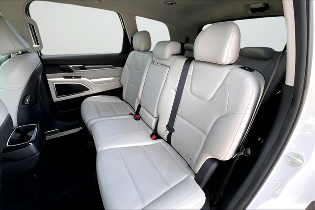 Used 2020 Kia Telluride S w/ S 8 Passenger Seating Package FWD image 19