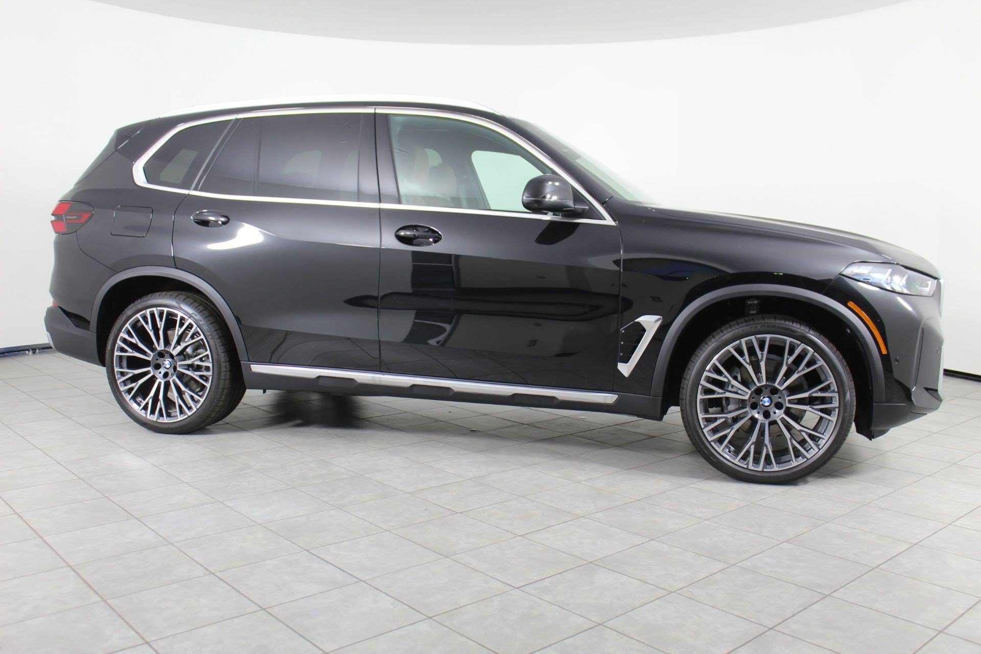 New 2026 BMW X5 xDrive40i w/ Climate Comfort Package AWD/4WD image 8