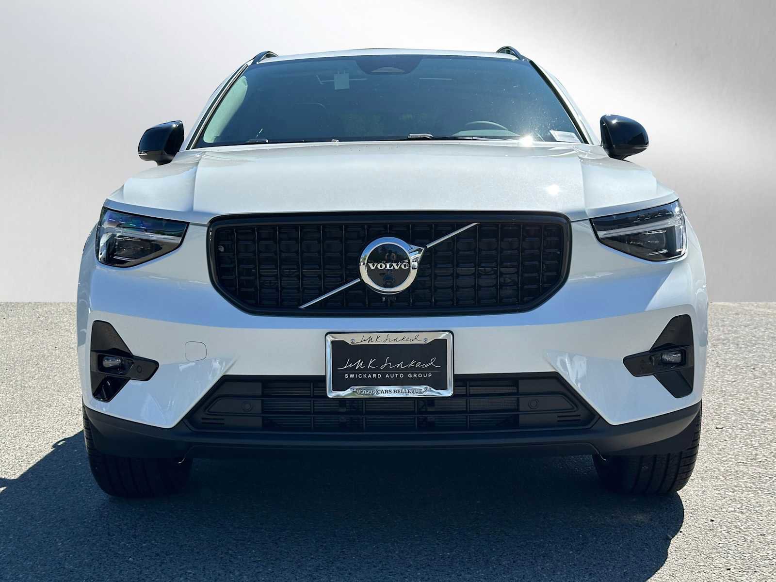 New 2025 Volvo XC40 B5 Plus w/ Protection Package Premier image 8