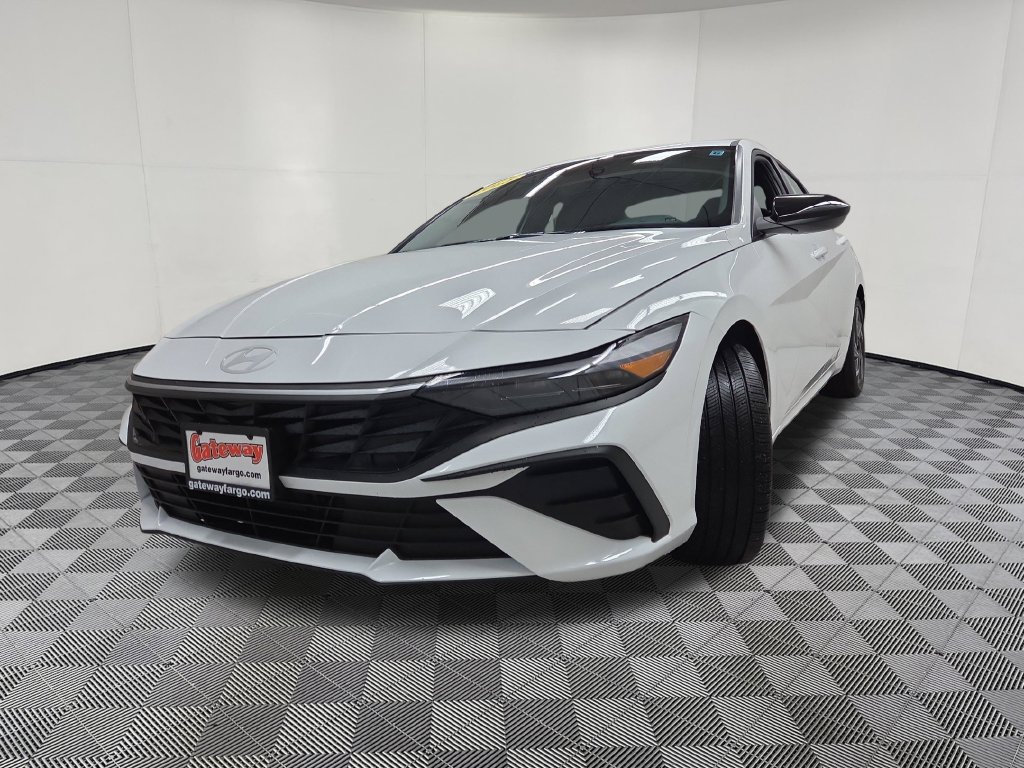 Used 2025 Hyundai Elantra SEL FWD image 7