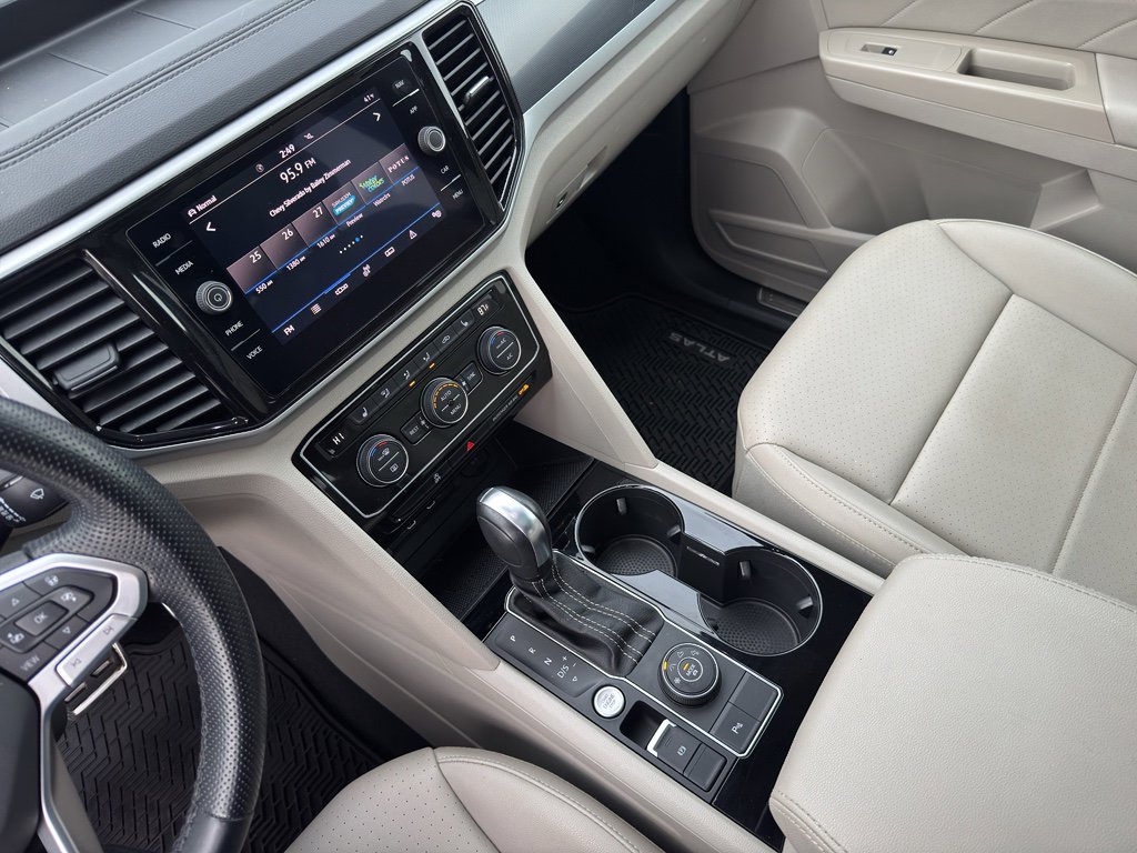 Used 2021 Volkswagen Atlas SEL R-Line image 18