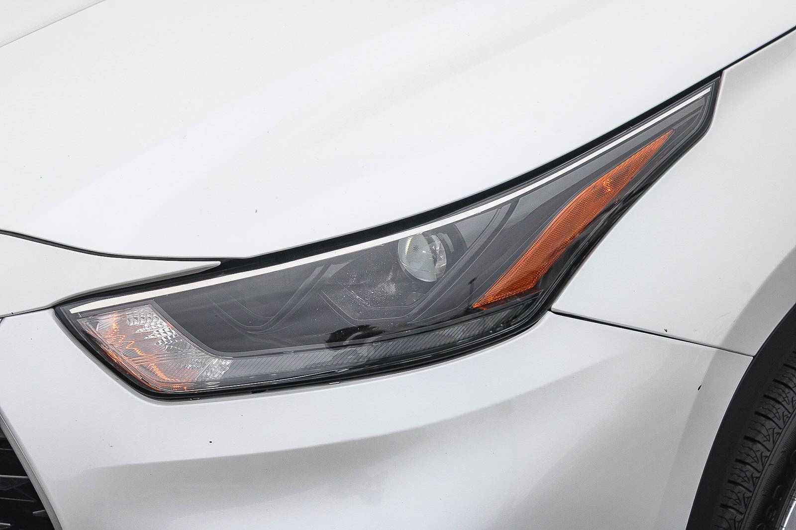 Used 2022 Toyota Highlander LE FWD image 5