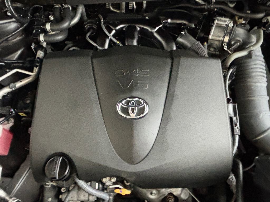 Used 2022 Toyota Highlander LE image 33