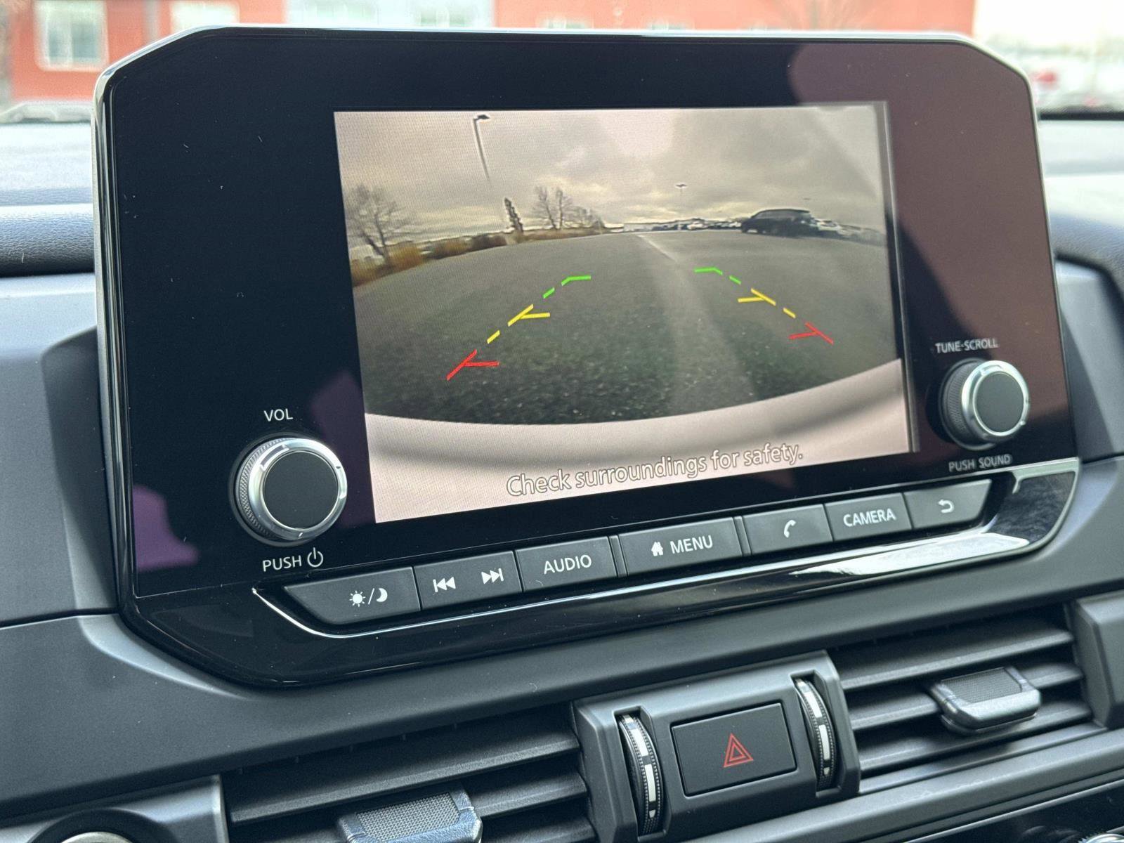 Used 2024 Nissan Pathfinder S image 4