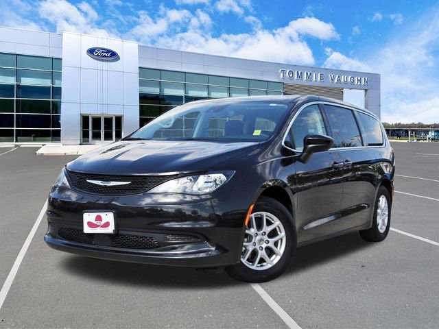 Used 2023 Chrysler Voyager LX image 1