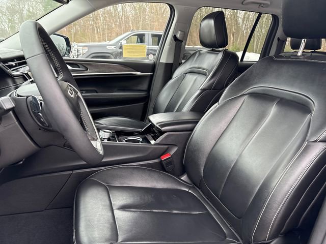 Used 2023 Jeep Grand Cherokee Limited w/ Black Appearance Package AWD/4WD image 34