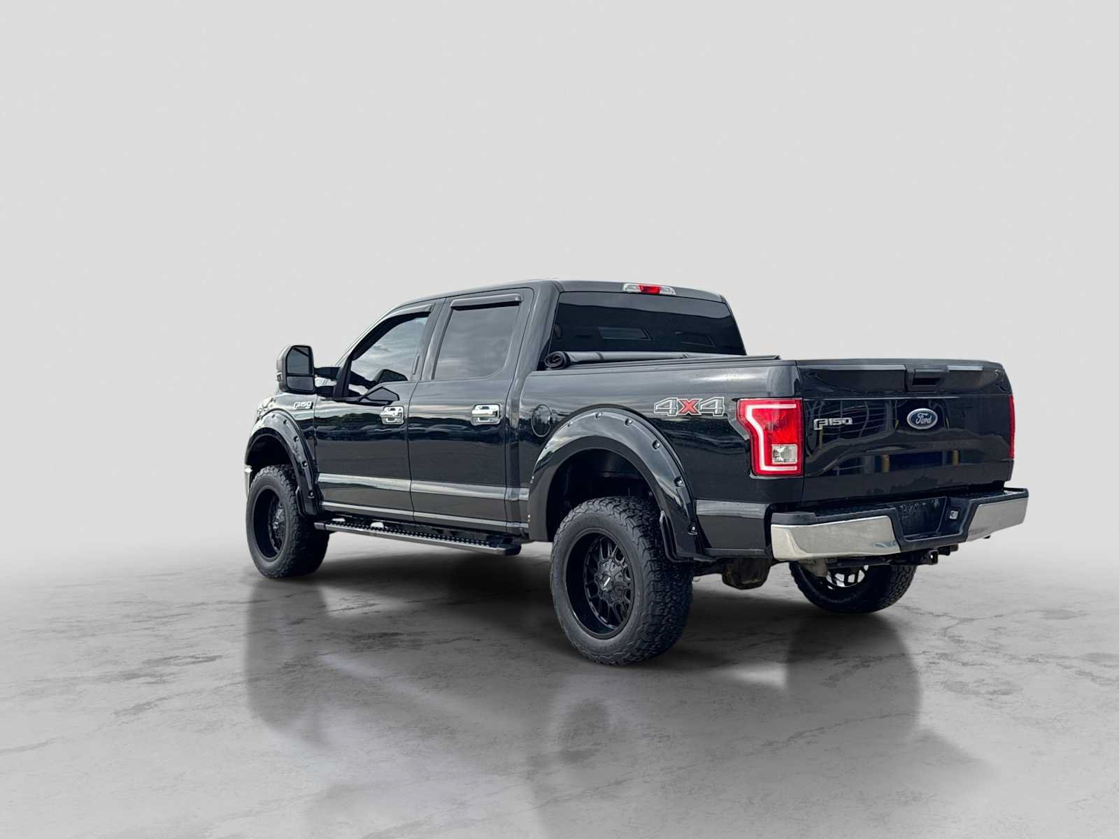 Used 2017 Ford F150 XLT AWD/4WD image 4