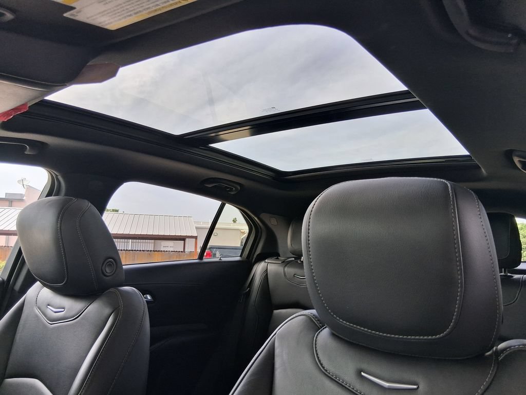 Used 2022 Cadillac XT4 Premium Luxury w/ Enhanced Visibility Package FWD image 20