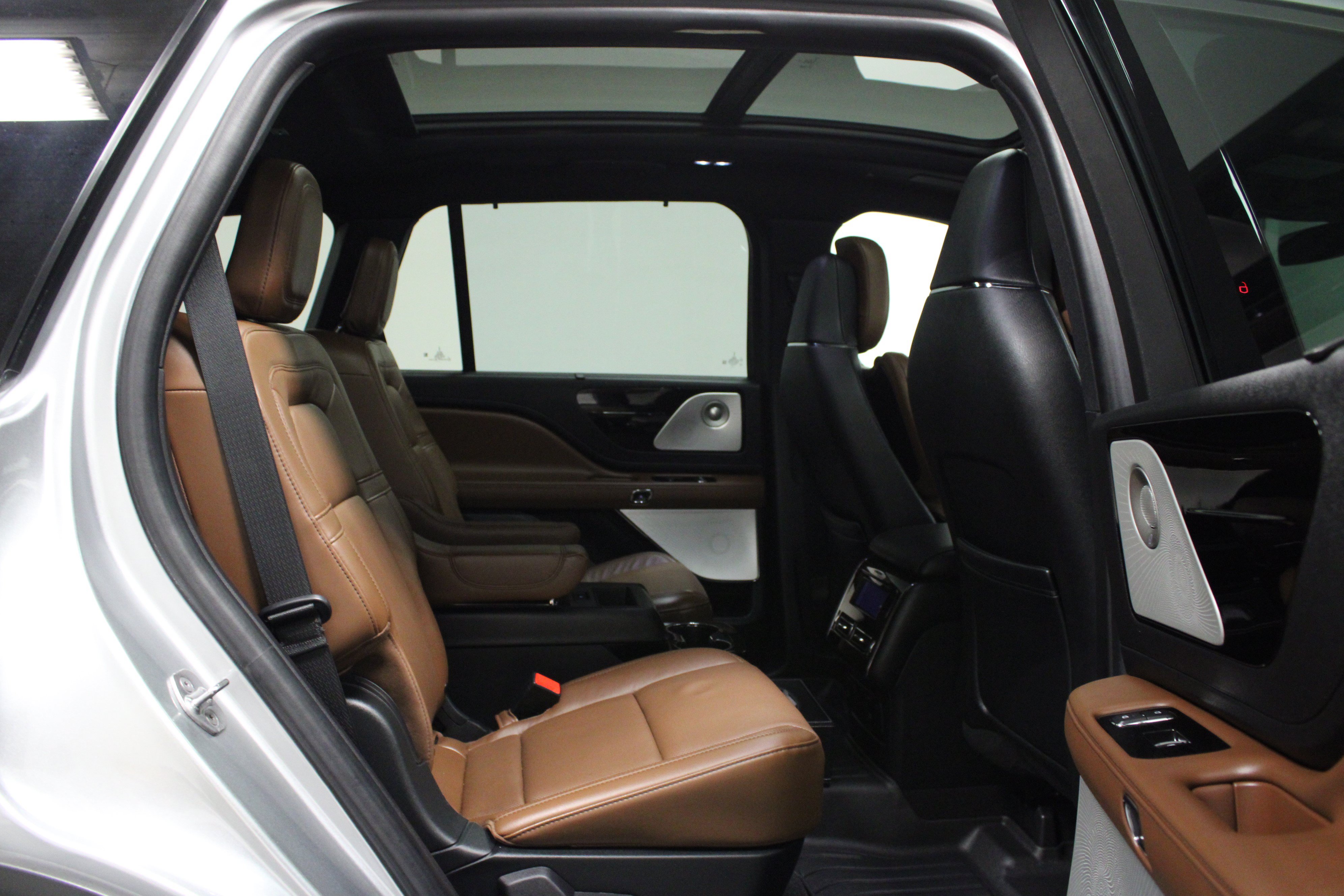 Used 2022 Lincoln Aviator Reserve w/ Equipment Group 201A AWD/4WD image 15