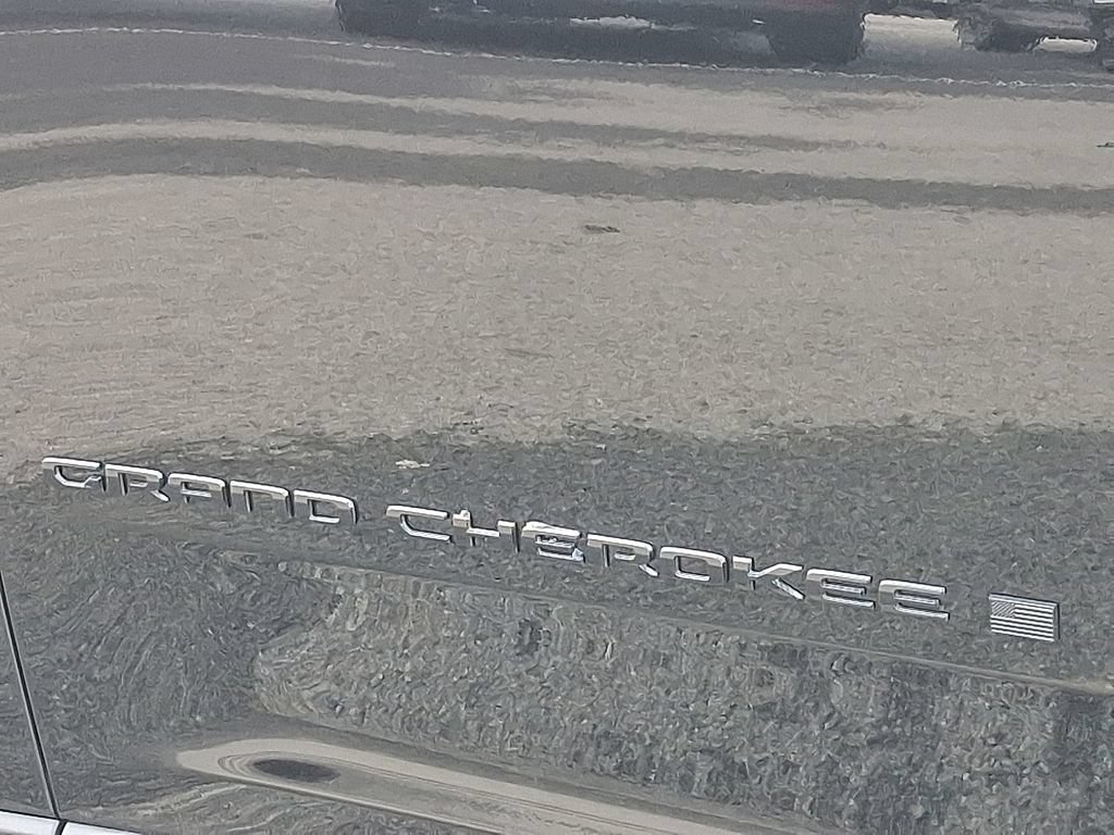 New 2025 Jeep Grand Cherokee Altitude AWD/4WD image 11