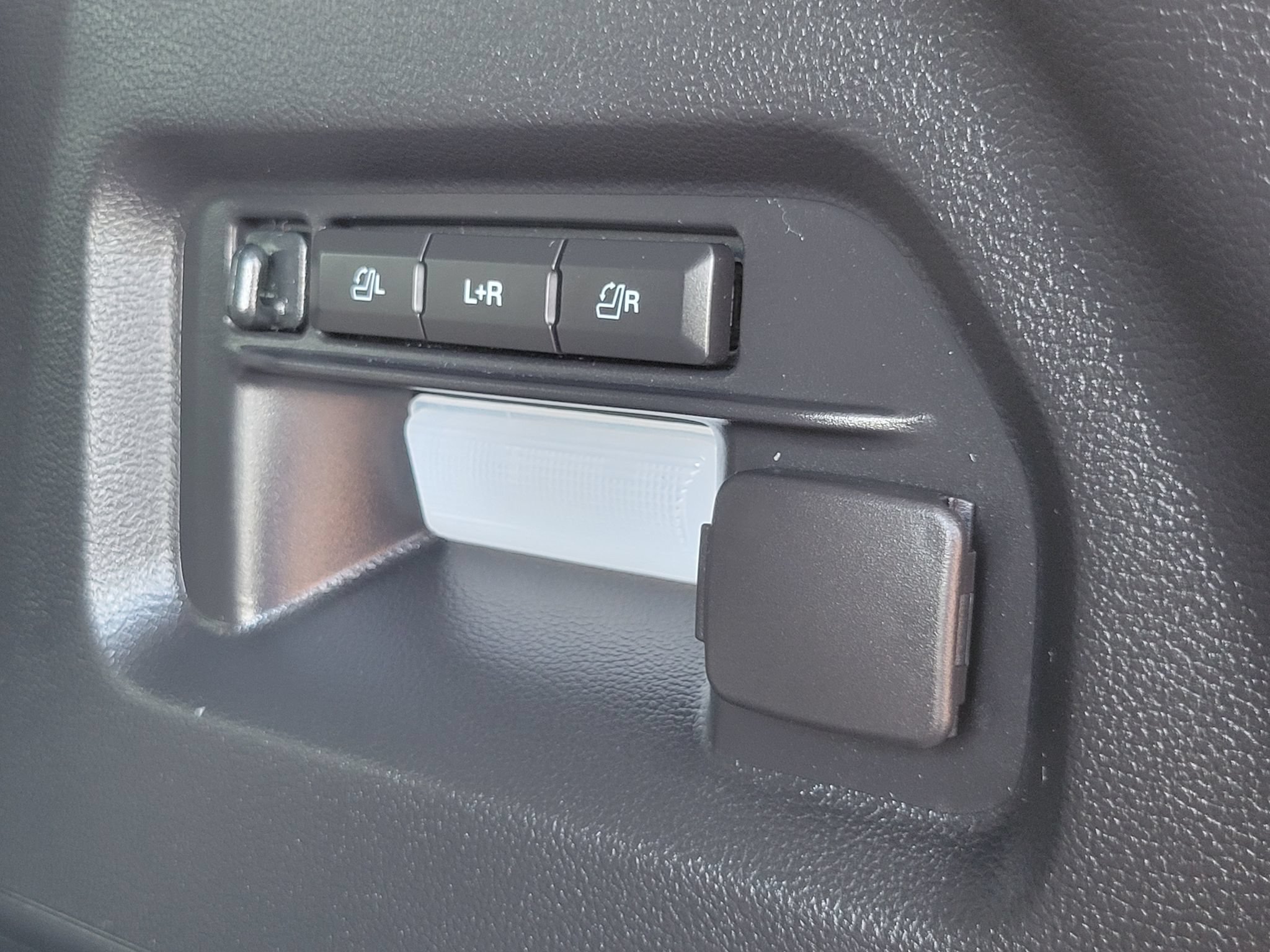 Certified 2023 Ford Explorer Limited w/ Limited Technology Package RWD image 31