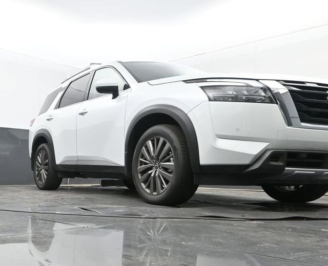 Used 2025 Nissan Pathfinder SL w/ SL Premium Package AWD/4WD image 9